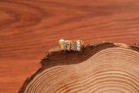 Colored AD Gold band type ring