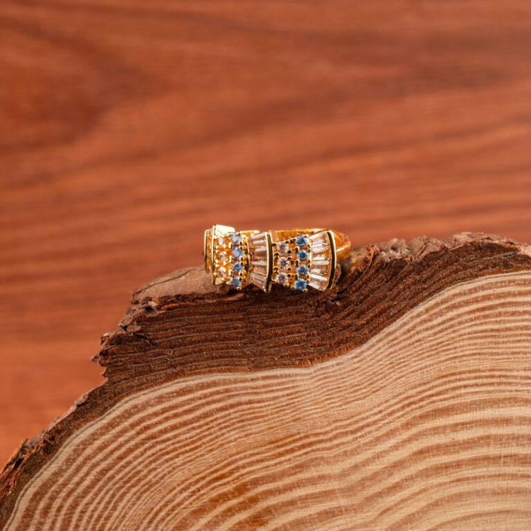 Colored AD Gold band type ring