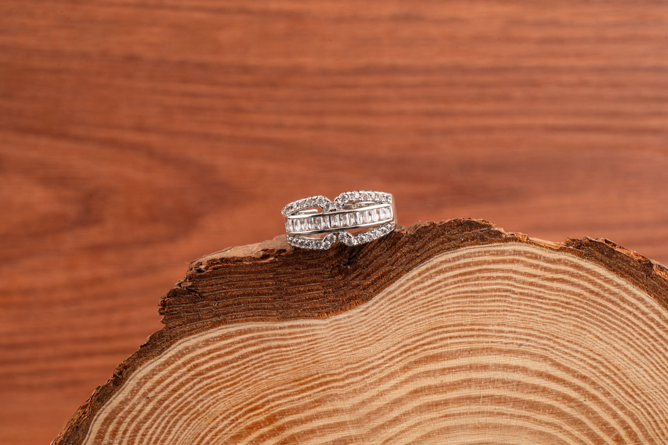 Band style White Gold AD ring with Crystals