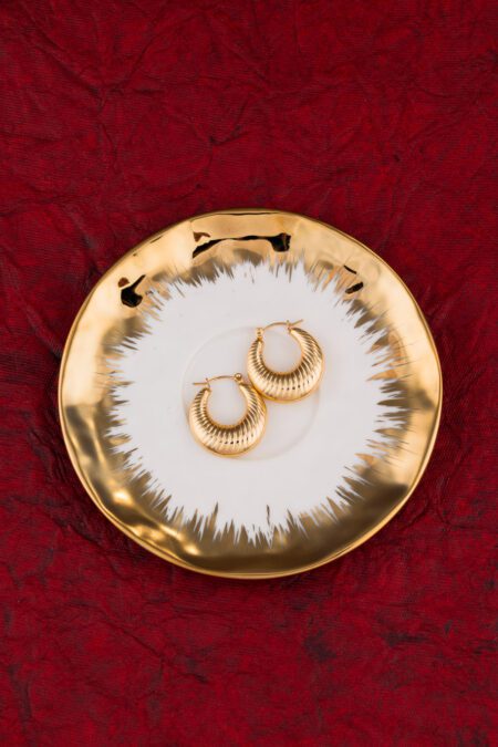 Round and Minimal Gold Earings