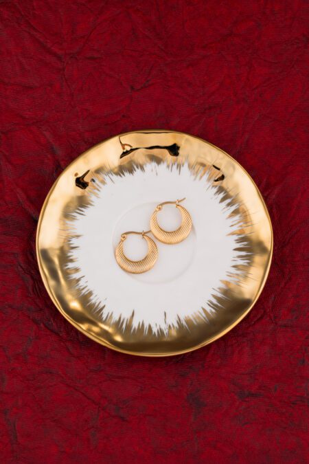 Round Gold Earings with self design