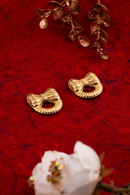Bow Shaped Gold Minimal Earings