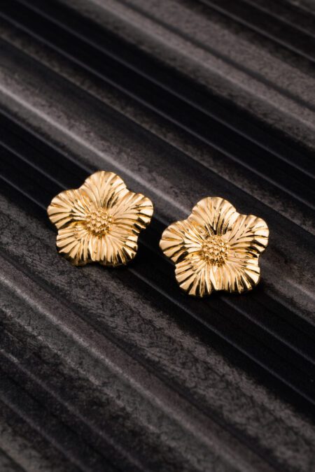 Flower Shaped Gold Minimal Earings