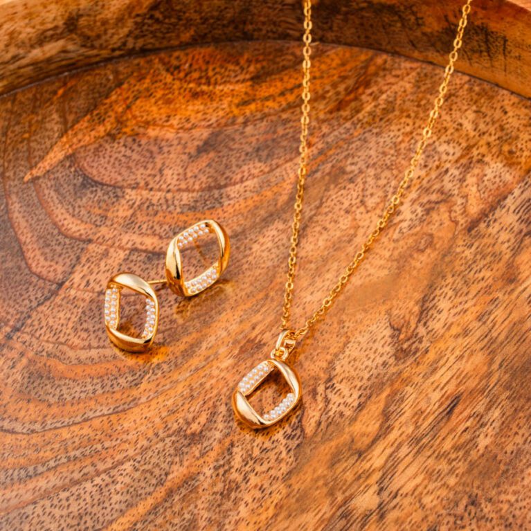 Quad design Gold Pendant set with gold chain