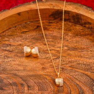Trendy Pearl Gold Minimal Necklace set