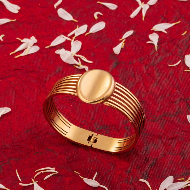 Golden Comb Weaved Elegant Barcelet