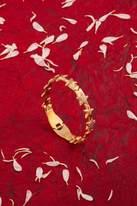 Stars on the Gold Bracelet Sparkling