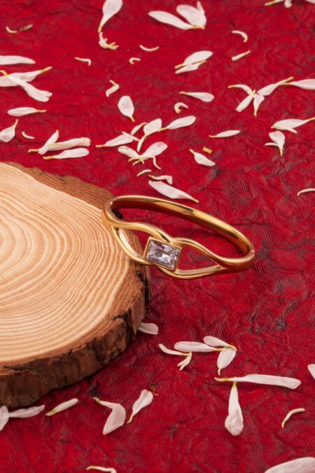 Simple Gold Bracelet with Embedded Square AD on it