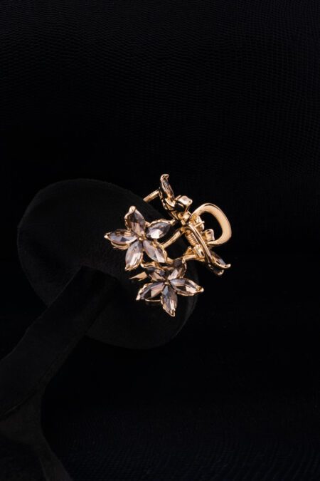 Grey crystals and Metallic Clutcher