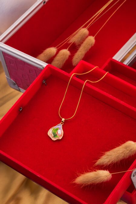 Minimal Gold Chain with Lavender pendant