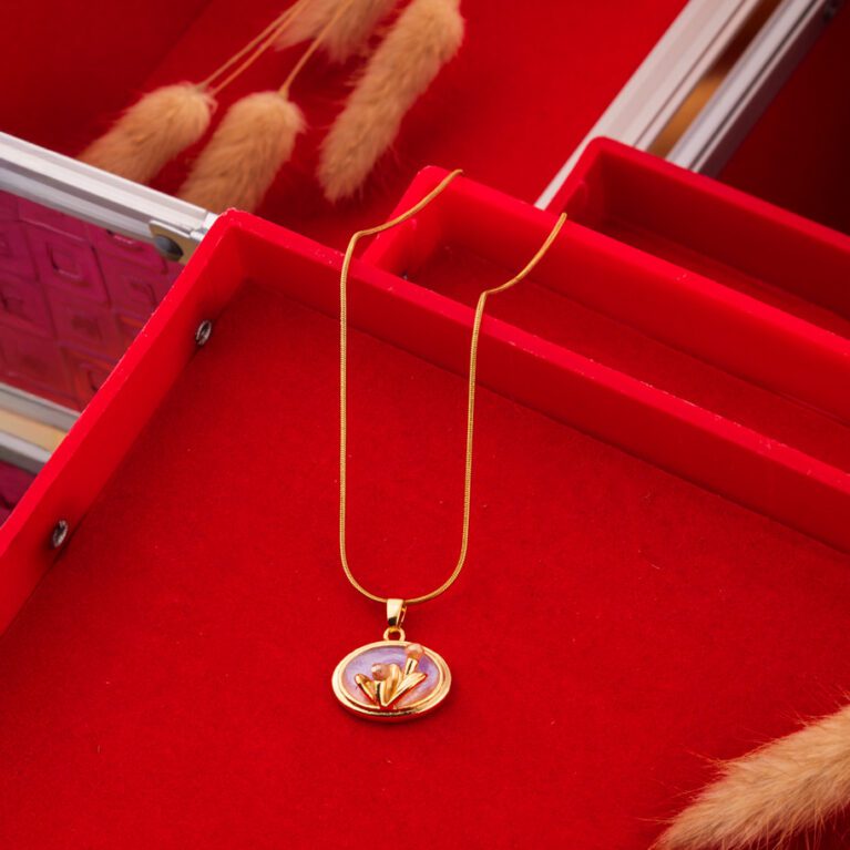 Minimal Gold Chain with Pink Pearl pendant