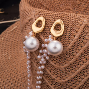 Pearl Gold Earings with Minimal Design