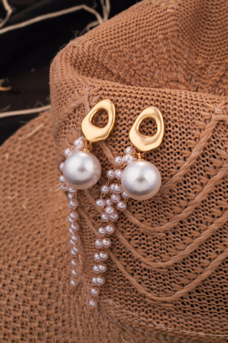Pearl Gold Earings with Minimal Design