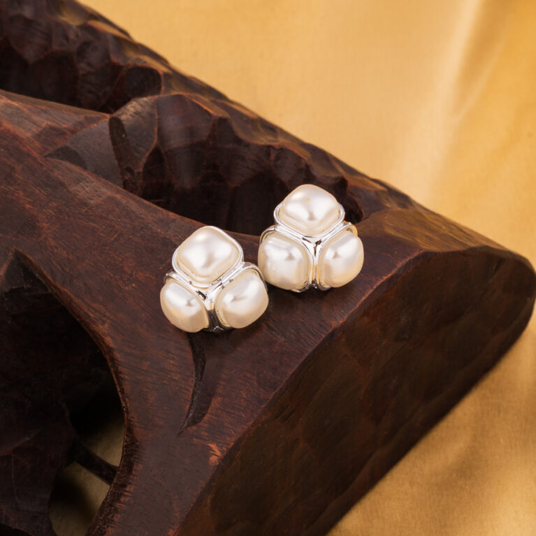 Pearl Studded on Whitegold Base